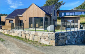 Beautiful home in Farsund with 5 Bedrooms